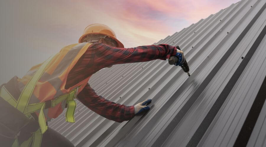 Professional gutter cleaning in Albion, IA